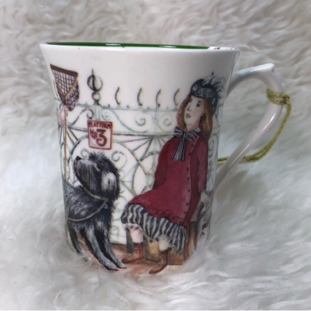 NWT THE QUEENS CHINA THURSDAYS CHILD BONE CHINA MUG